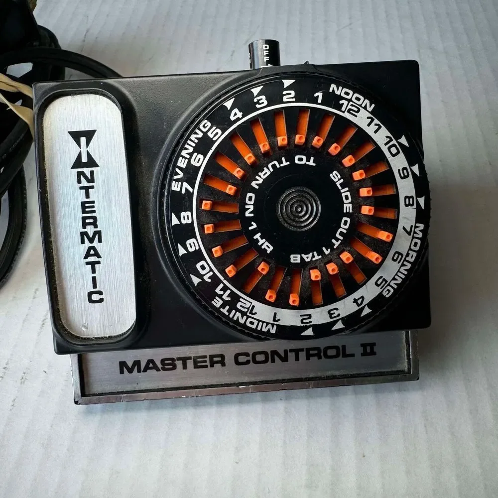 Vintage Intermatic Master Control II 2 Electric 24hr Program Timer Model ED811